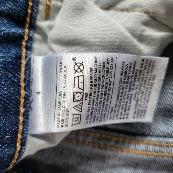 Old Navy Boyfriend Blue Jean Shorts. Size 4 - Picture 9 of 9